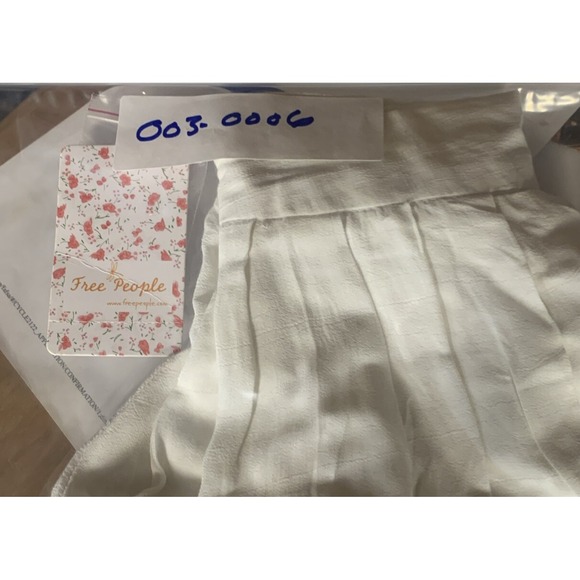 New‎ Free People Pleated White Lacy Shorts Size 12 - Picture 11 of 11